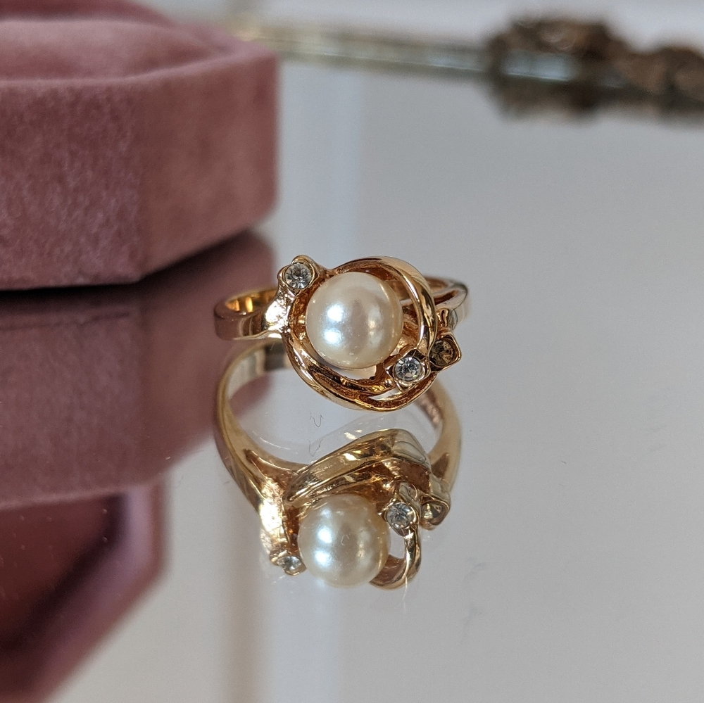 Vintage Avon Cultured Pearl Ring